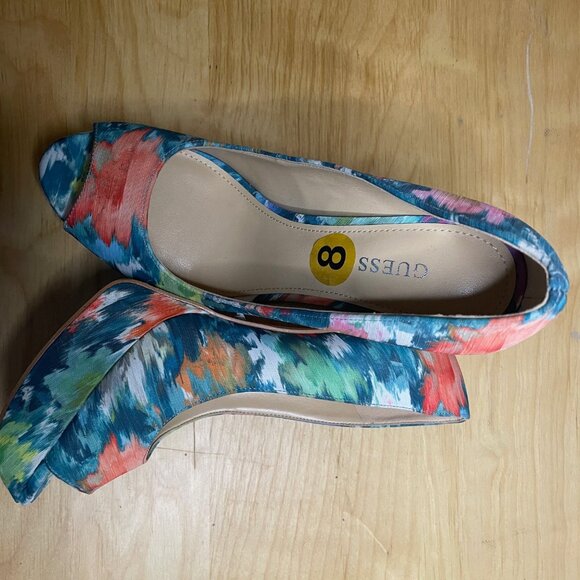 GUESS Women's Cacei Pump - Picture 2 of 5